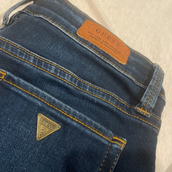 Guess Skinny Jeans - Picture 2 of 4